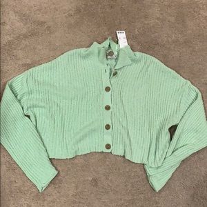 Green urban outfitters crop top with long sleeves